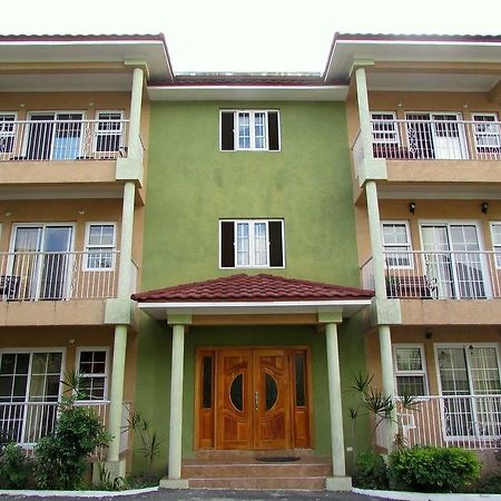 Centrally Located Guest Apartments Kingston Esterno foto