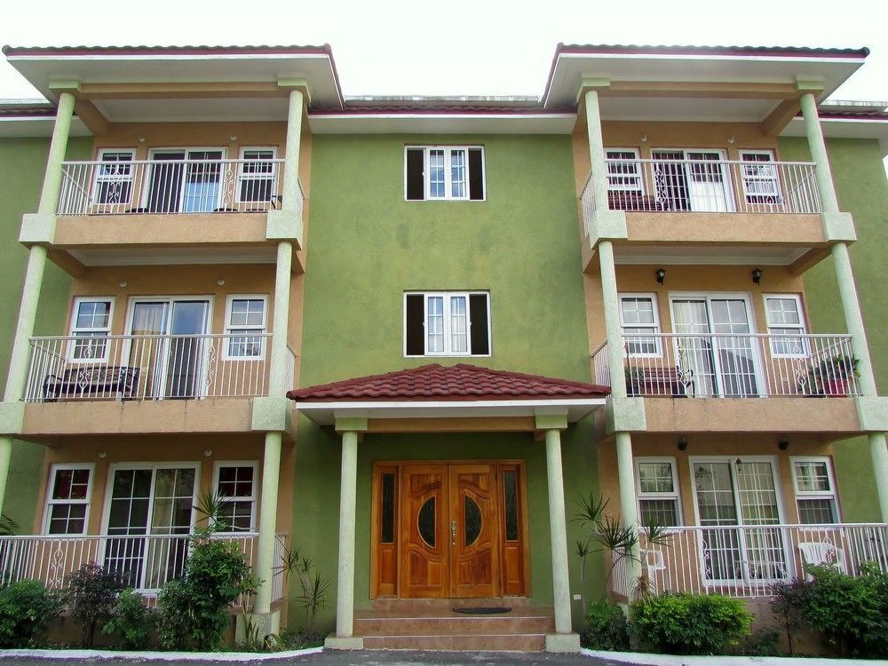 Centrally Located Guest Apartments Kingston Esterno foto
