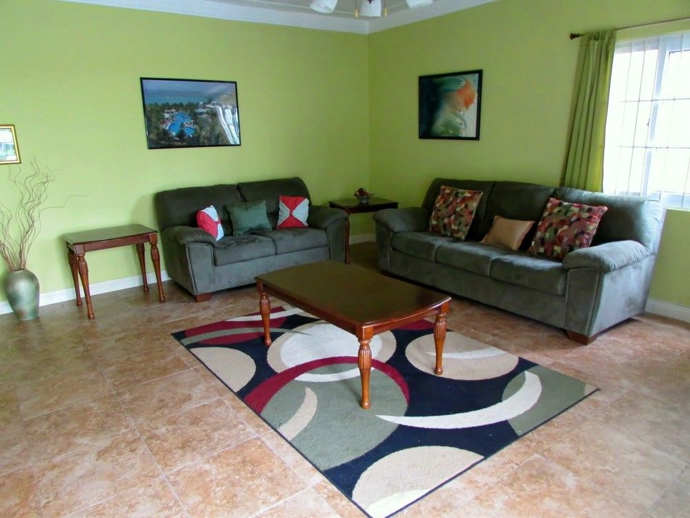 Centrally Located Guest Apartments Kingston Esterno foto